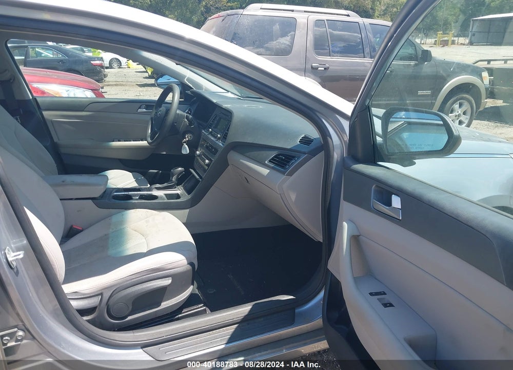 2015 HYUNDAI SONATA SE VIN: 5NPE24AF4FH216911