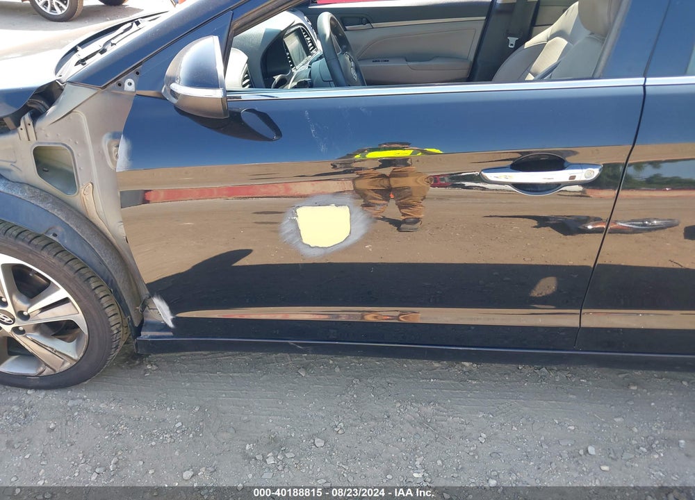 2017 HYUNDAI ELANTRA VIN: 5NPD84LF5HH063059