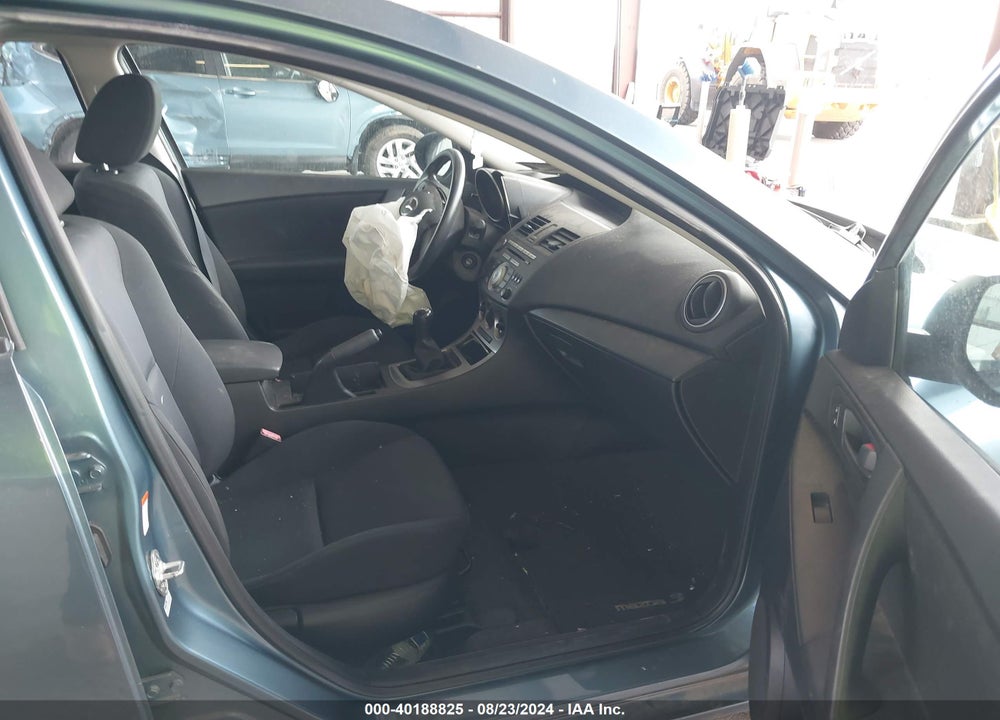 2011 MAZDA 3 I SPORT VIN: JM1BL1UF0B1355722