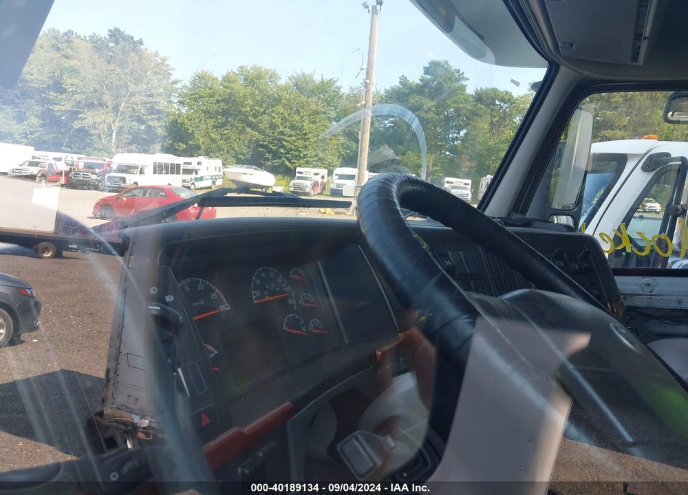 2005 VOLVO VN VNL VIN: 4V4NC9TJ15N383158