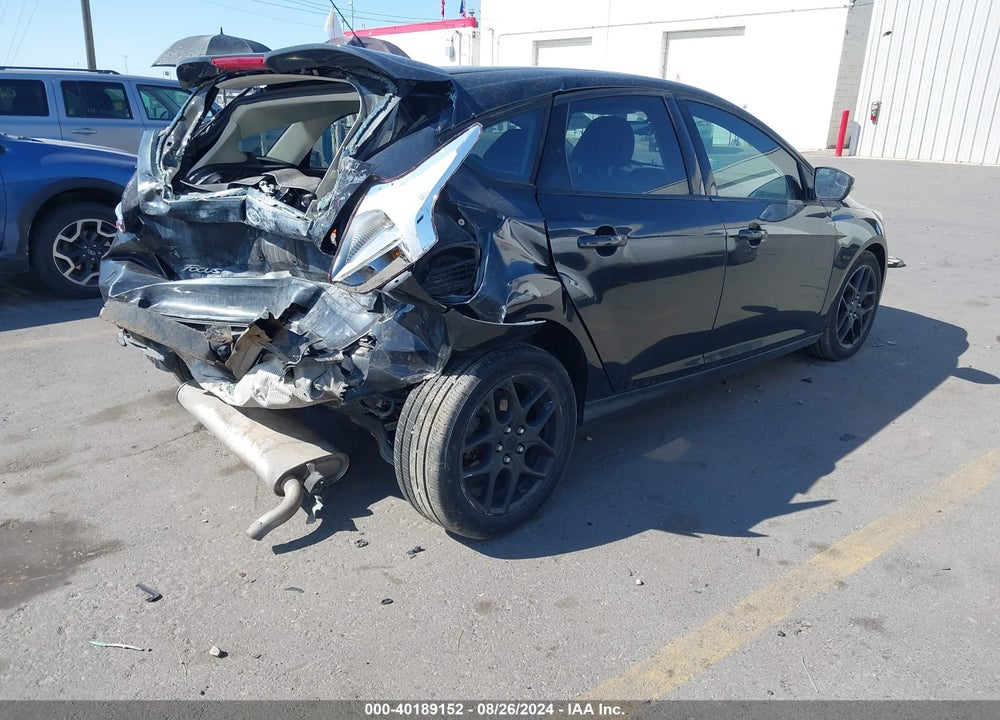 2015 FORD FOCUS SE VIN: 1FADP3K29FL326826