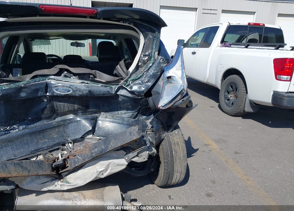2015 FORD FOCUS SE VIN: 1FADP3K29FL326826