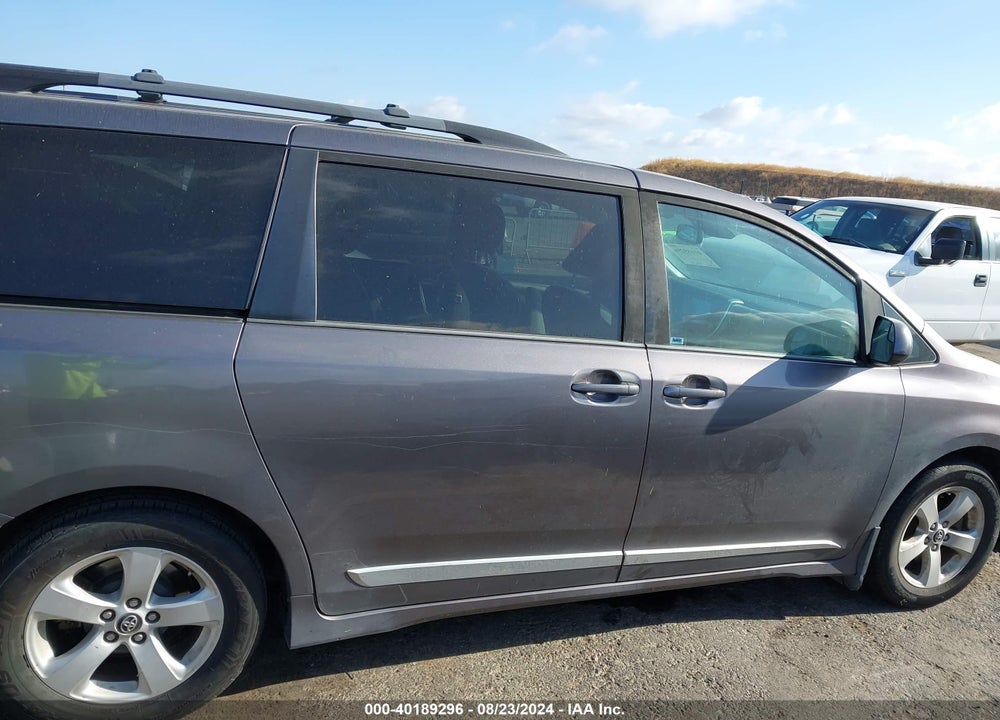 2019 TOYOTA SIENNA LE 8 PASSENGER VIN: 5TDKZ3DCXKS003928