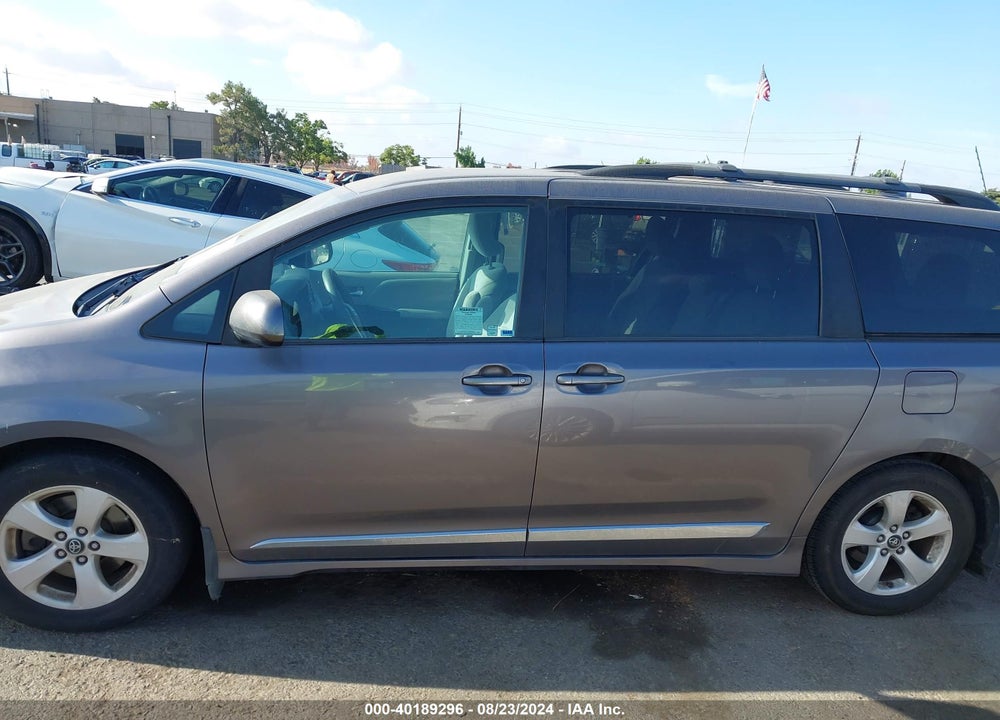 2019 TOYOTA SIENNA LE 8 PASSENGER VIN: 5TDKZ3DCXKS003928