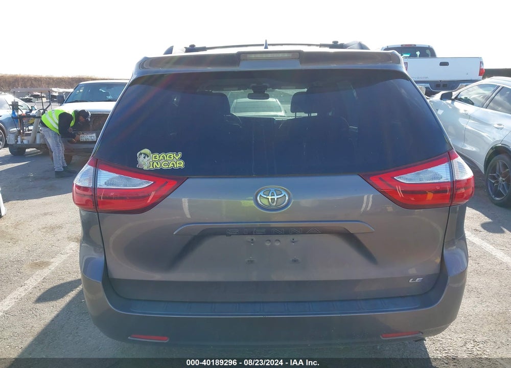2019 TOYOTA SIENNA LE 8 PASSENGER VIN: 5TDKZ3DCXKS003928