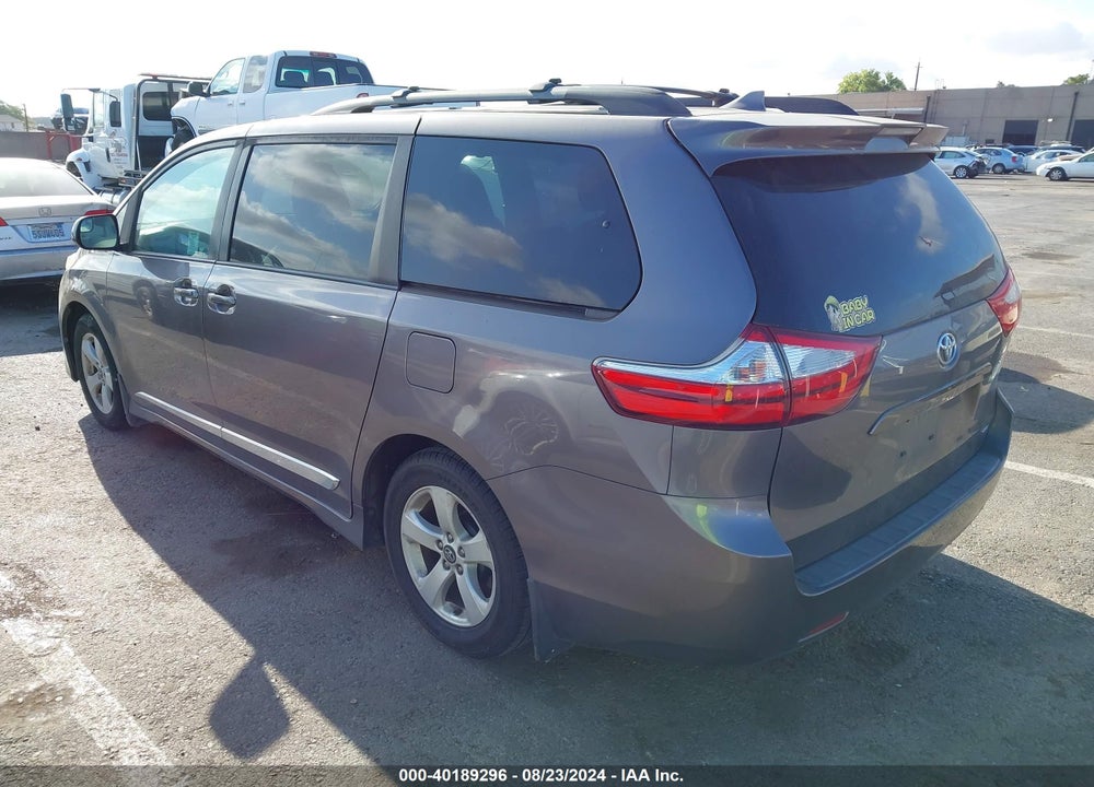 2019 TOYOTA SIENNA LE 8 PASSENGER VIN: 5TDKZ3DCXKS003928