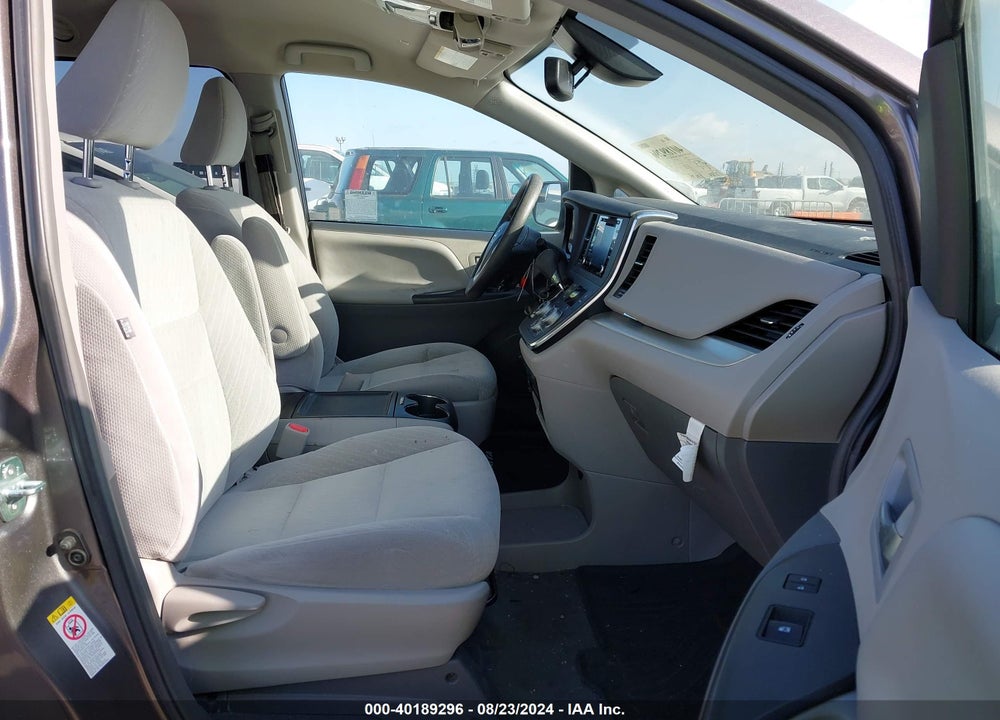 2019 TOYOTA SIENNA LE 8 PASSENGER VIN: 5TDKZ3DCXKS003928