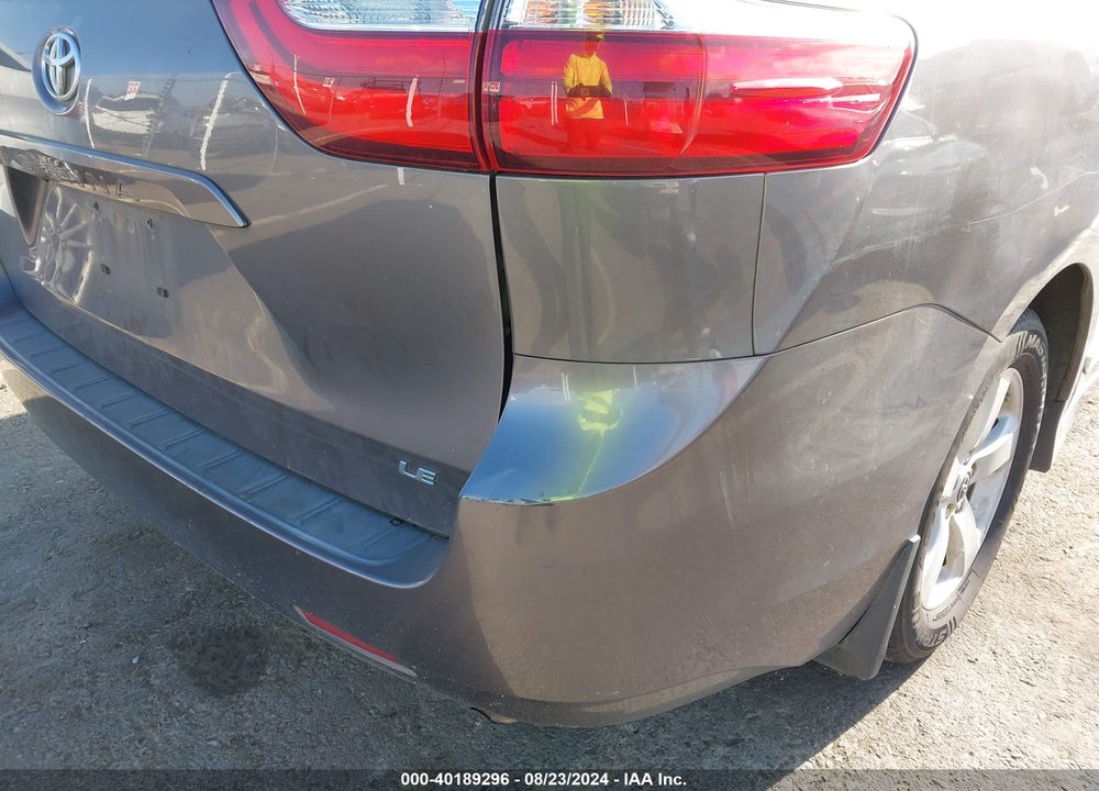 2019 TOYOTA SIENNA LE 8 PASSENGER VIN: 5TDKZ3DCXKS003928