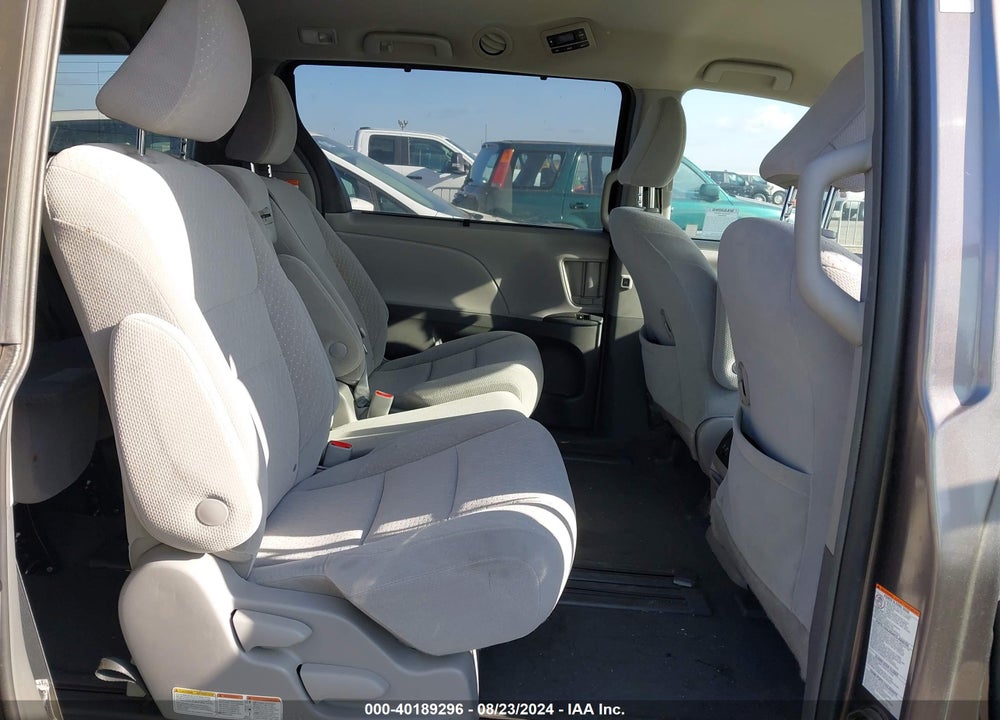 2019 TOYOTA SIENNA LE 8 PASSENGER VIN: 5TDKZ3DCXKS003928