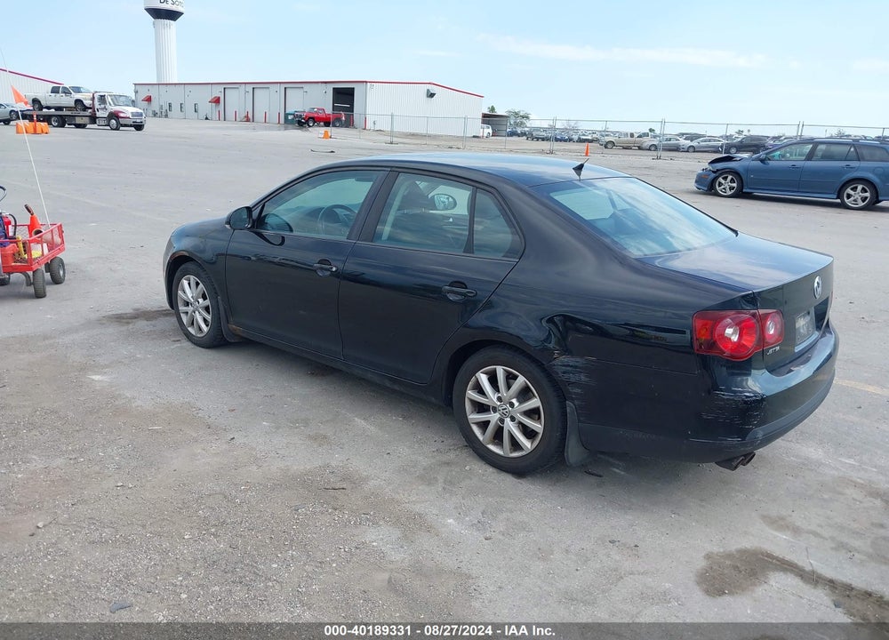 2010 VOLKSWAGEN JETTA LIMITED EDITION VIN: 3VWRX7AJ2AM117070