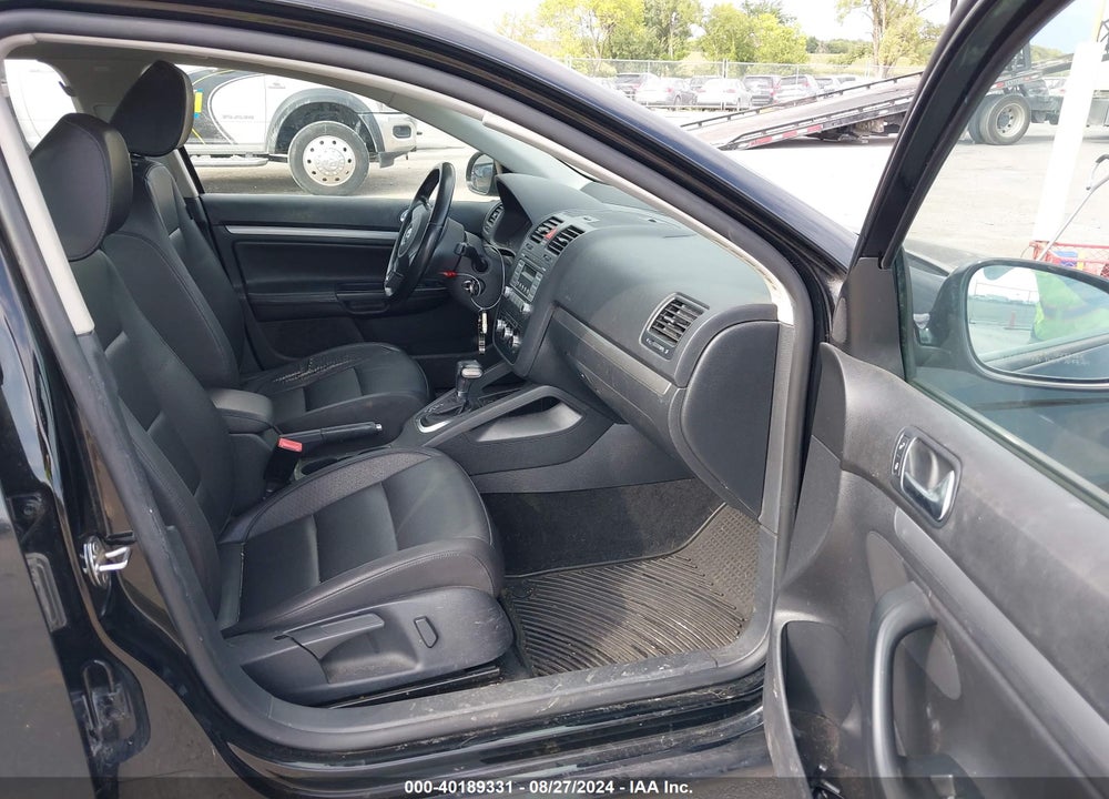 2010 VOLKSWAGEN JETTA LIMITED EDITION VIN: 3VWRX7AJ2AM117070