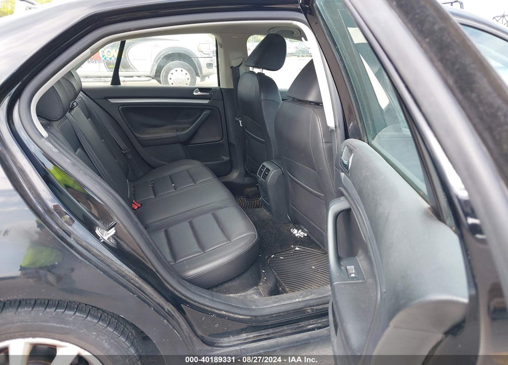 2010 VOLKSWAGEN JETTA LIMITED EDITION VIN: 3VWRX7AJ2AM117070