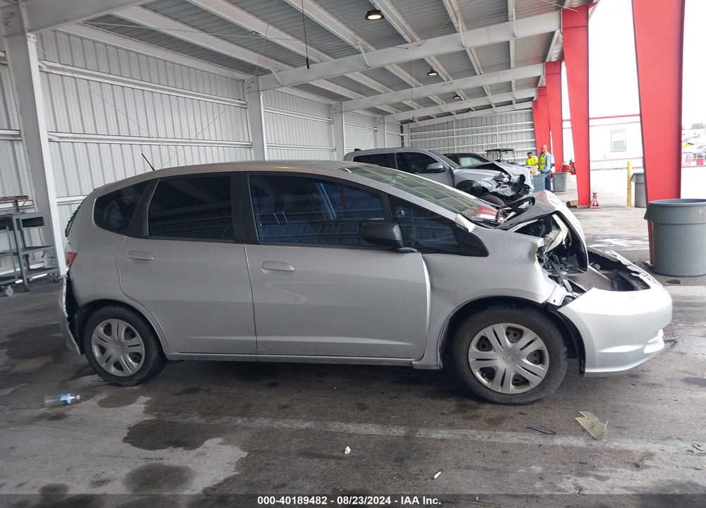 2011 HONDA FIT VIN: JHMGE8H30BC023968