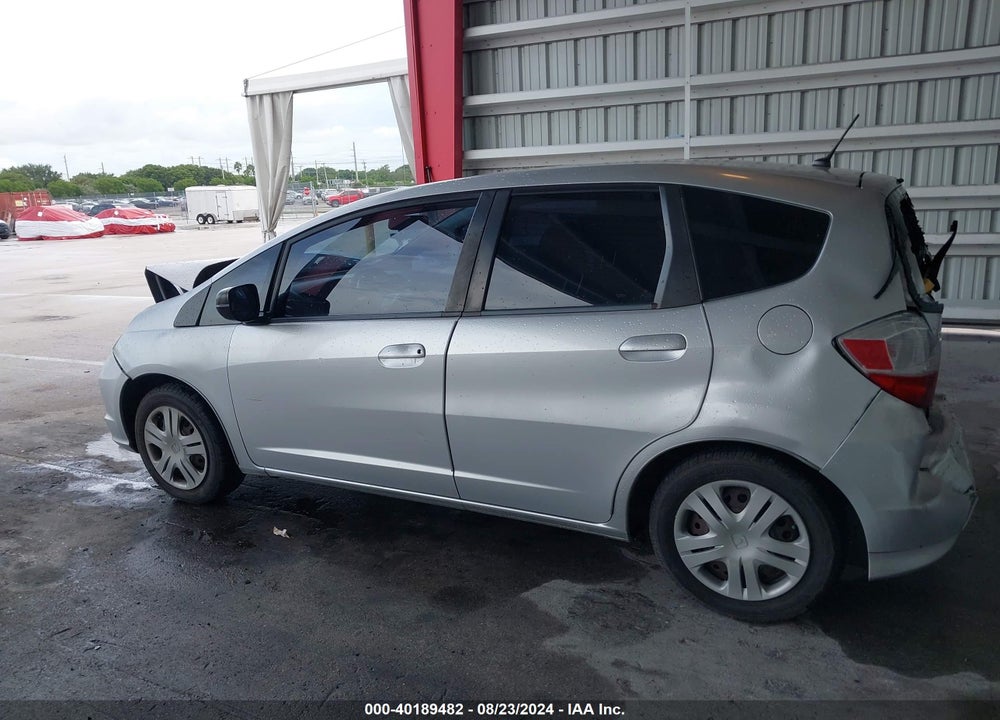 2011 HONDA FIT VIN: JHMGE8H30BC023968