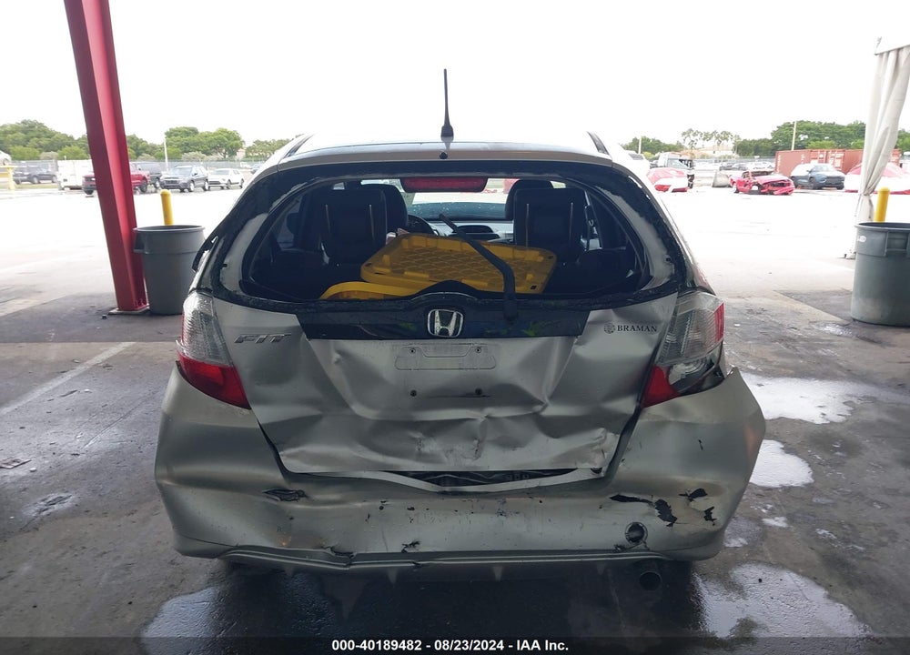 2011 HONDA FIT VIN: JHMGE8H30BC023968