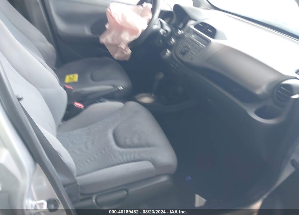 2011 HONDA FIT VIN: JHMGE8H30BC023968