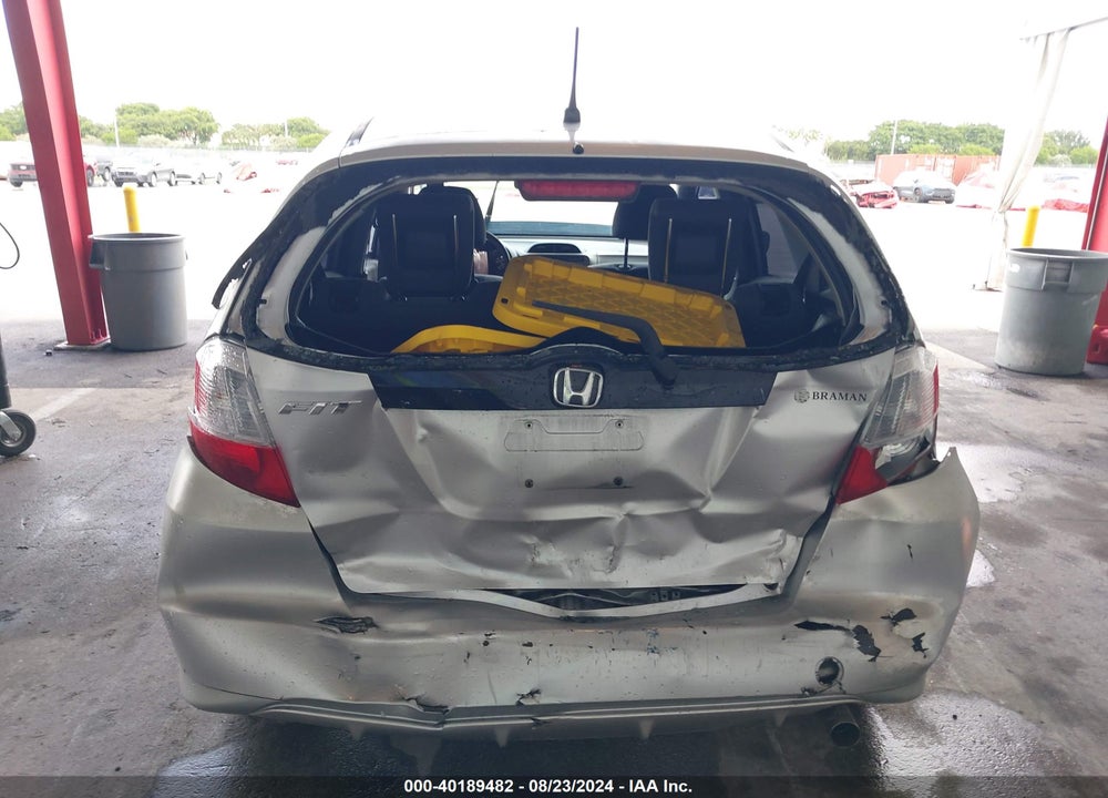 2011 HONDA FIT VIN: JHMGE8H30BC023968