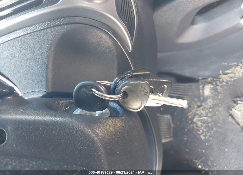 2015 HYUNDAI TUCSON SE VIN: KM8JUCAG0FU008344
