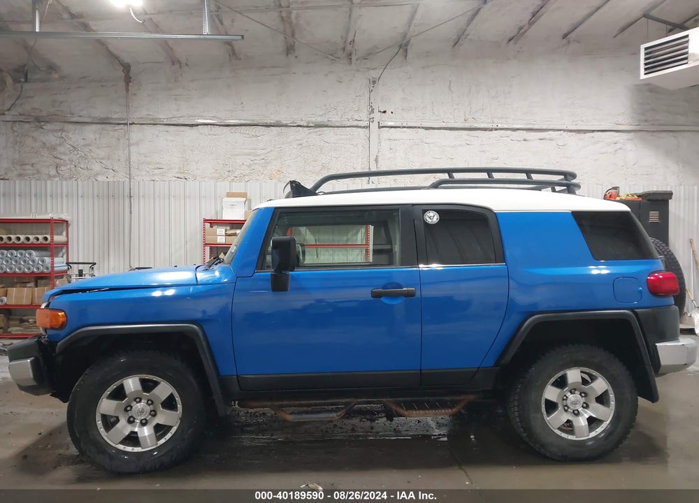 2007 TOYOTA FJ CRUISER VIN: JTEBU11F470092922