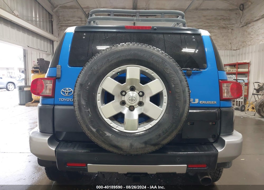 2007 TOYOTA FJ CRUISER VIN: JTEBU11F470092922
