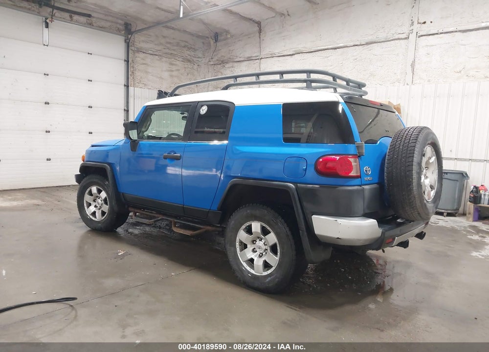 2007 TOYOTA FJ CRUISER VIN: JTEBU11F470092922