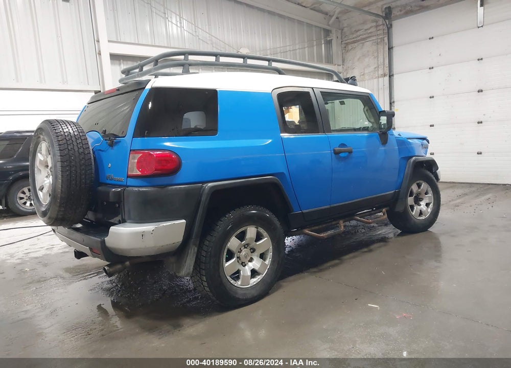 2007 TOYOTA FJ CRUISER VIN: JTEBU11F470092922