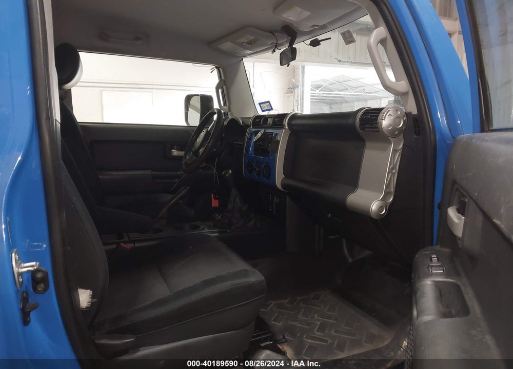 2007 TOYOTA FJ CRUISER VIN: JTEBU11F470092922