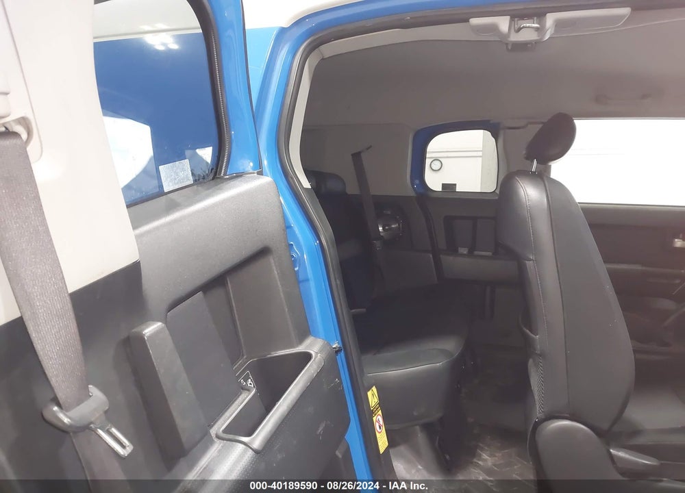 2007 TOYOTA FJ CRUISER VIN: JTEBU11F470092922