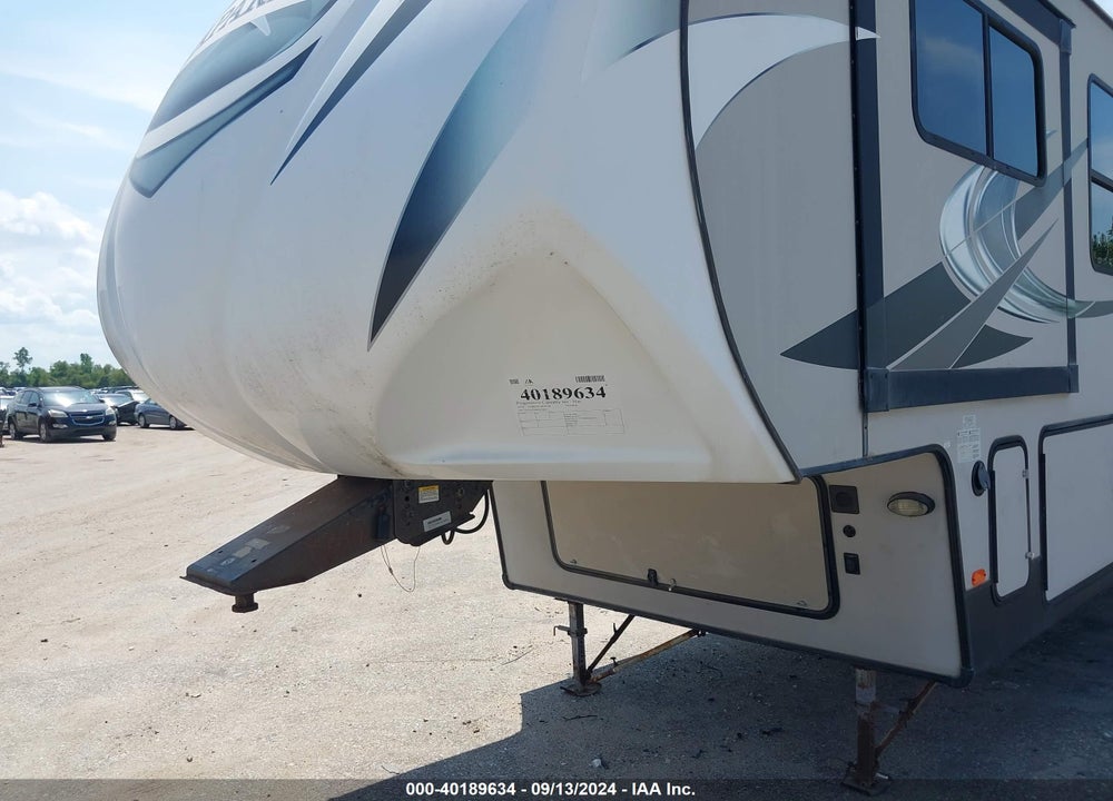 2018 FOREST RIVER CHAPARRAL VIN: 5ZT3CH2B8JA318847