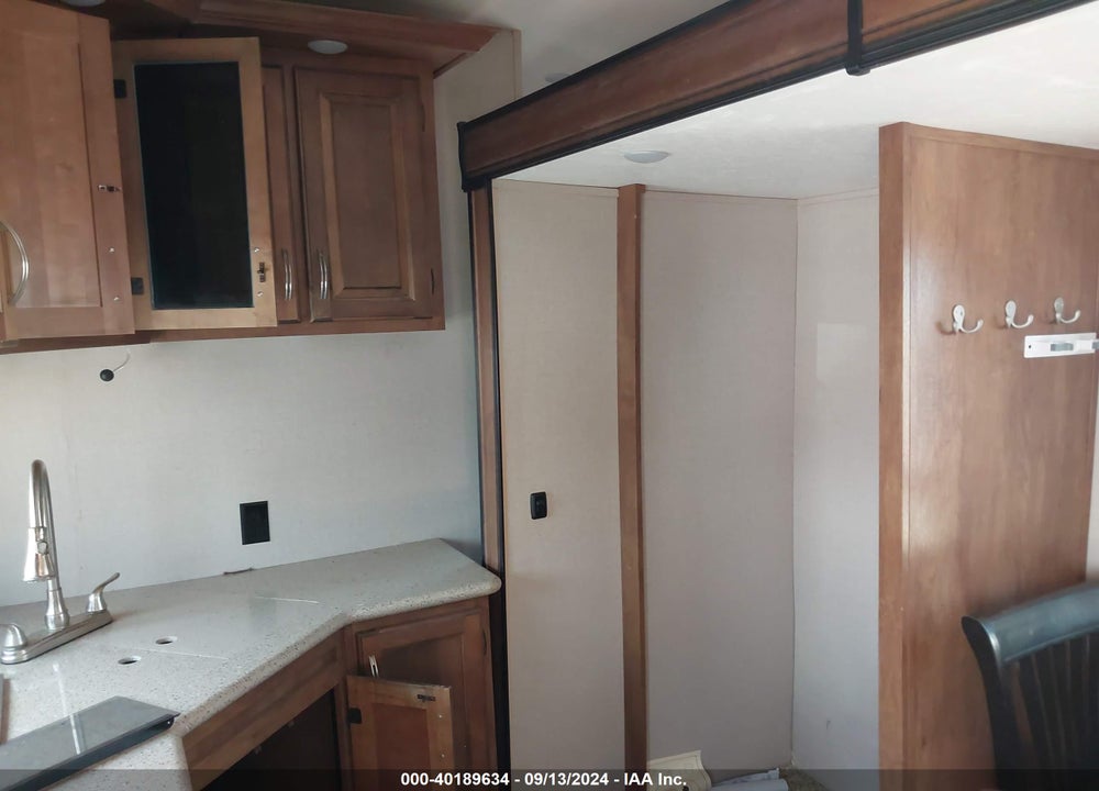 2018 FOREST RIVER CHAPARRAL VIN: 5ZT3CH2B8JA318847