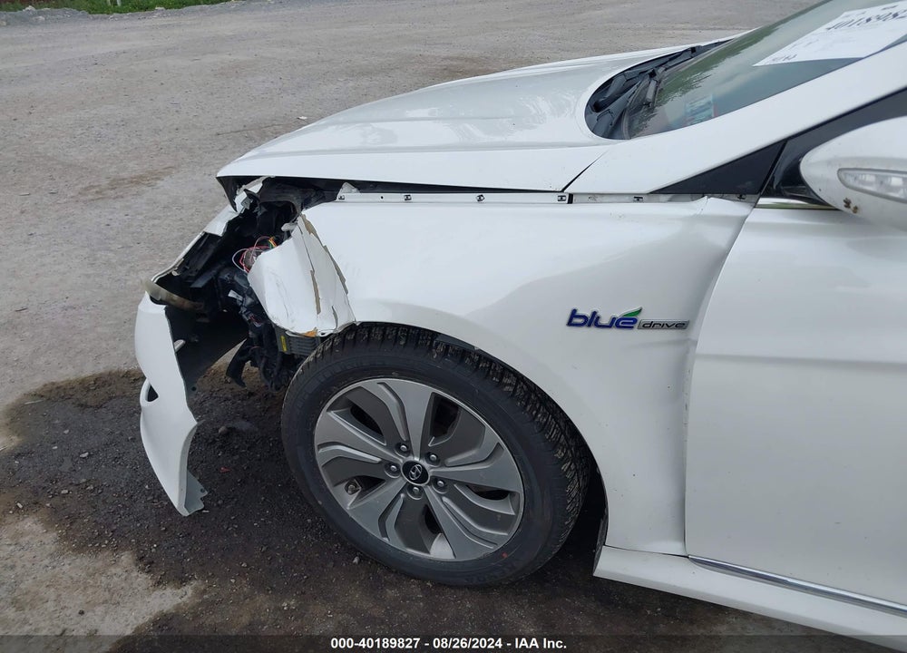 2015 HYUNDAI SONATA HYBRID LIMITED VIN: KMHEC4A47FA131950