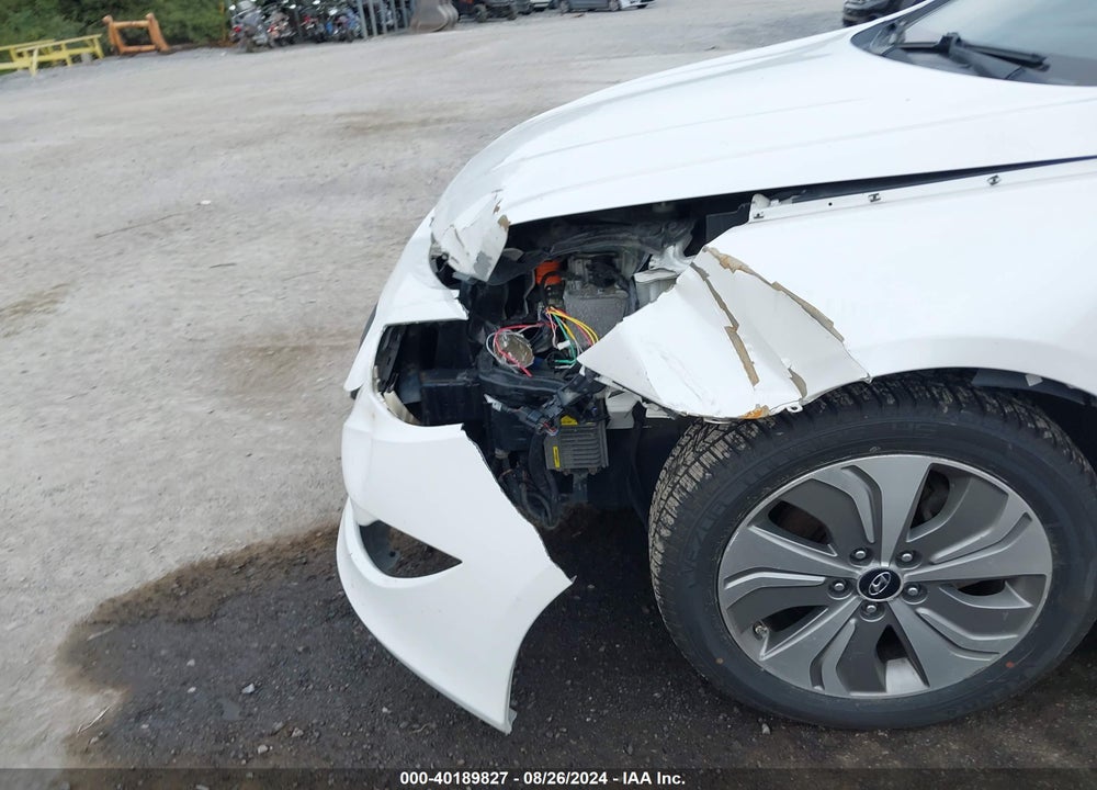 2015 HYUNDAI SONATA HYBRID LIMITED VIN: KMHEC4A47FA131950
