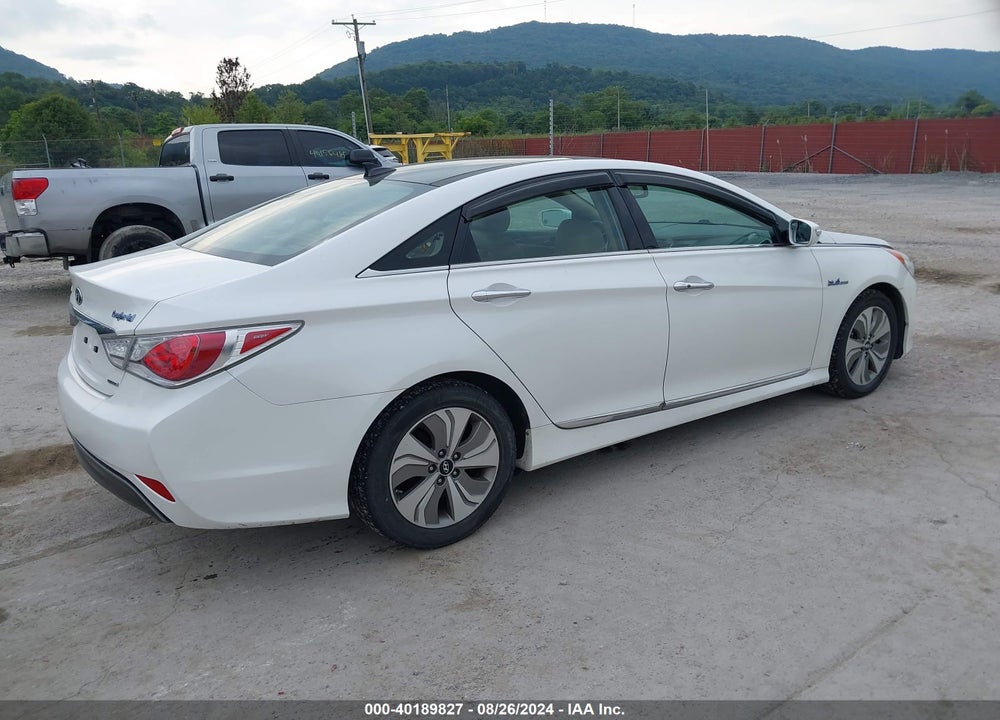 2015 HYUNDAI SONATA HYBRID LIMITED VIN: KMHEC4A47FA131950