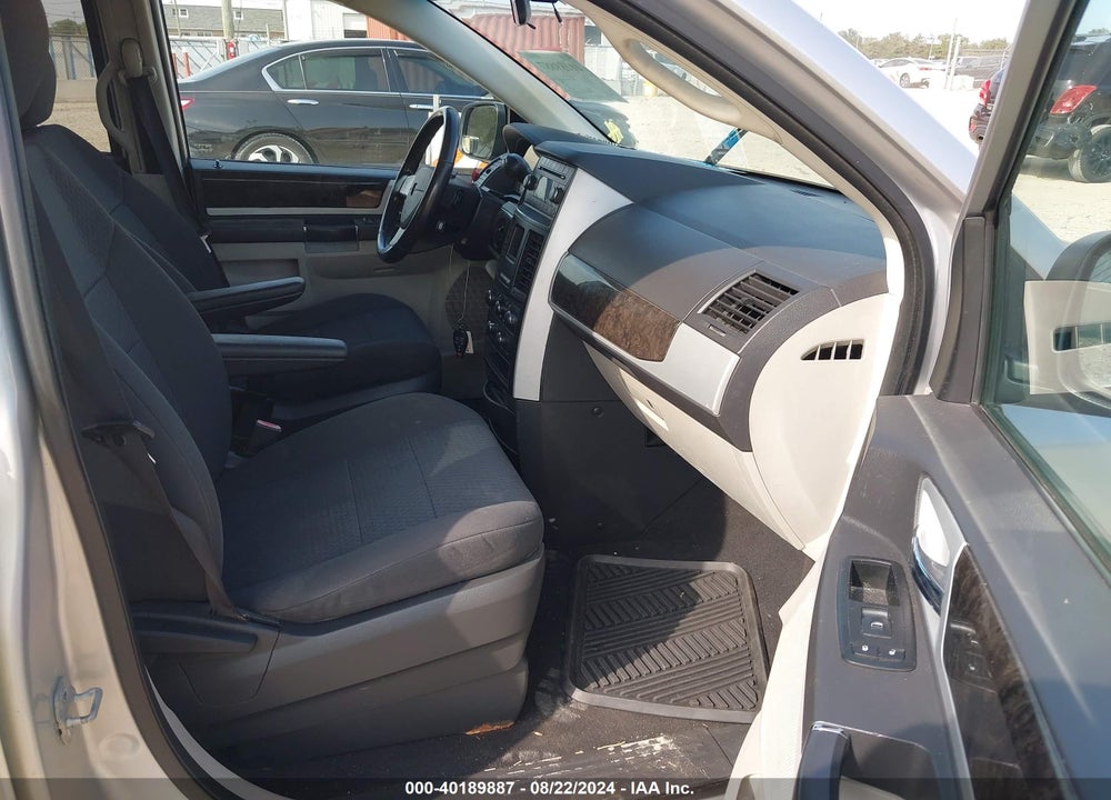 2010 DODGE GRAND CARAVAN SXT VIN: 2D4RN5D15AR165092