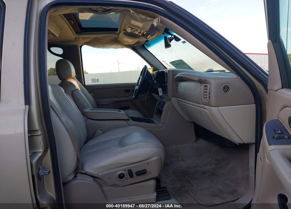 2005 CHEVROLET SUBURBAN 1500 LT VIN: 1GNEC16Z45J177670