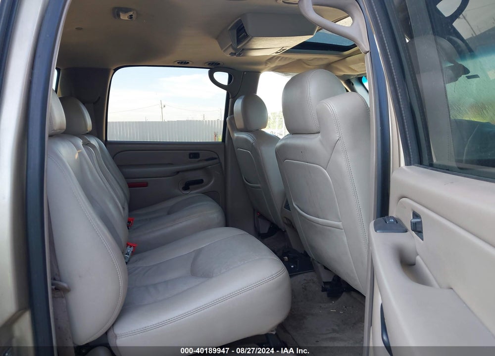 2005 CHEVROLET SUBURBAN 1500 LT VIN: 1GNEC16Z45J177670