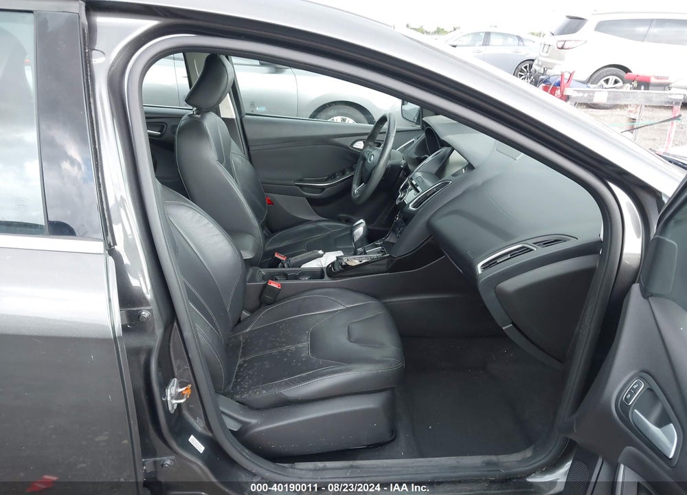 2015 FORD FOCUS TITANIUM VIN: 1FADP3N23FL267722