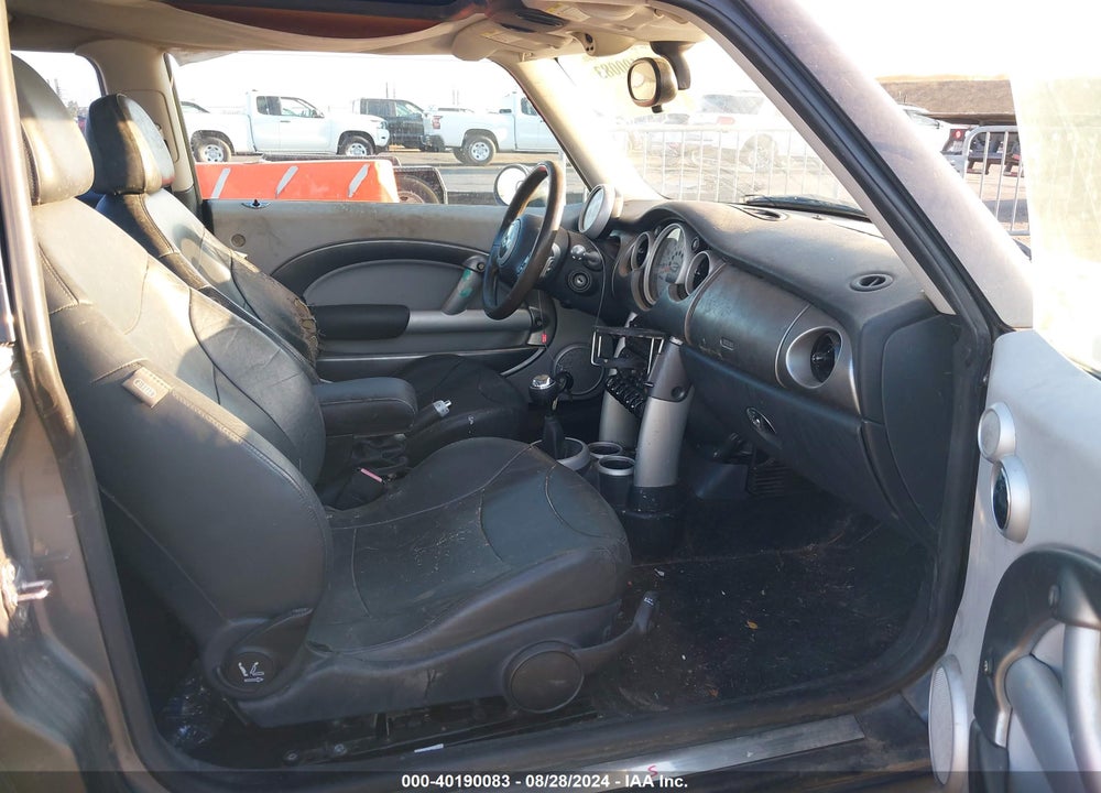2003 MINI COOPER S VIN: WMWRE33493TD62551
