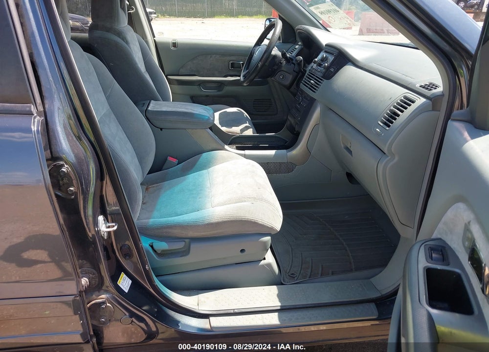 2005 HONDA PILOT EX VIN: 5FNYF18415B063602