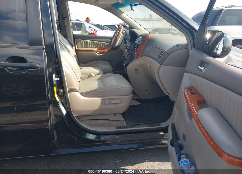 2008 TOYOTA SIENNA XLE VIN: 5TDBK22CX8S015779
