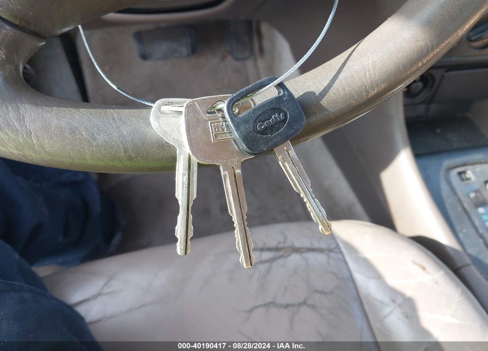 1998 TOYOTA CAMRY LE VIN: 4T1BG22K1WU295976