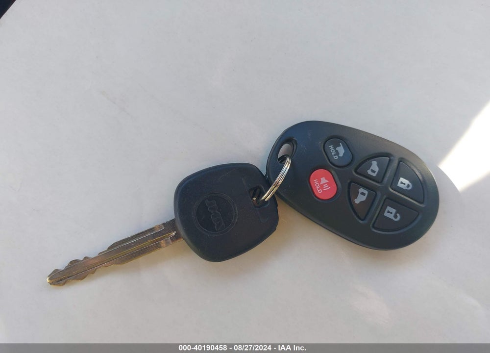 2011 TOYOTA SIENNA XLE V6 VIN: 5TDYK3DCXBS027547