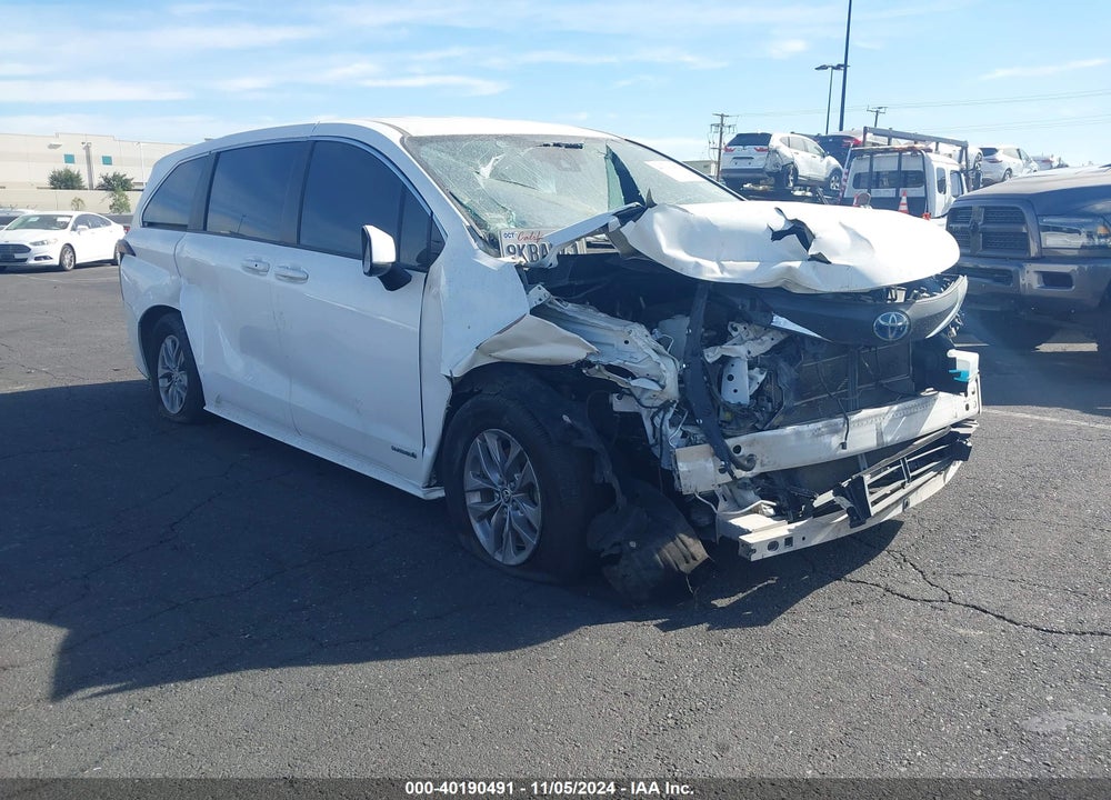 2021 TOYOTA SIENNA LE VIN: 5TDKRKEC3MS015544