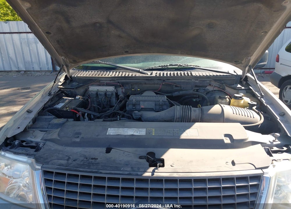 2005 FORD EXPEDITION NBX/XLT VIN: 1FMPU16555LB12242