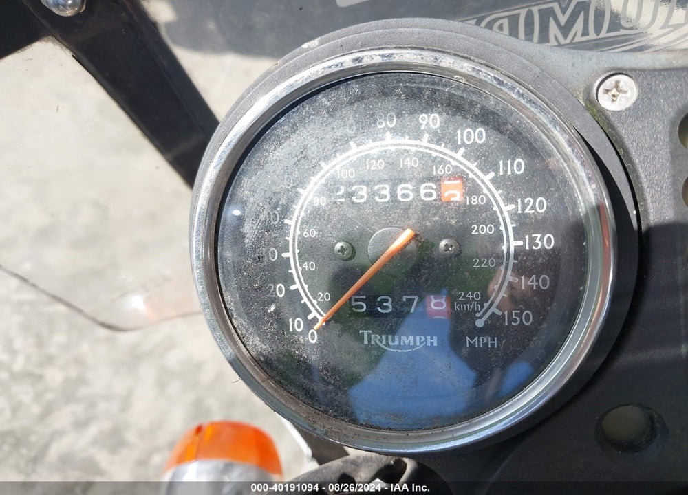 2000 TRIUMPH MOTORCYCLE THUNDERBIRD VIN: SMT395DJ5YJ101366