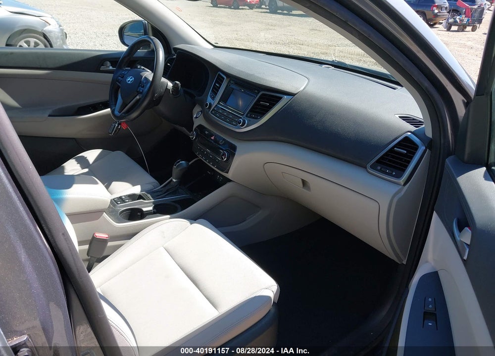 2017 HYUNDAI TUCSON VALUE VIN: KM8J3CA22HU552970