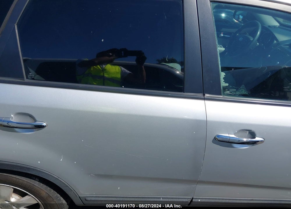 2011 KIA SORENTO LX VIN: 5XYKT3A12BG006906
