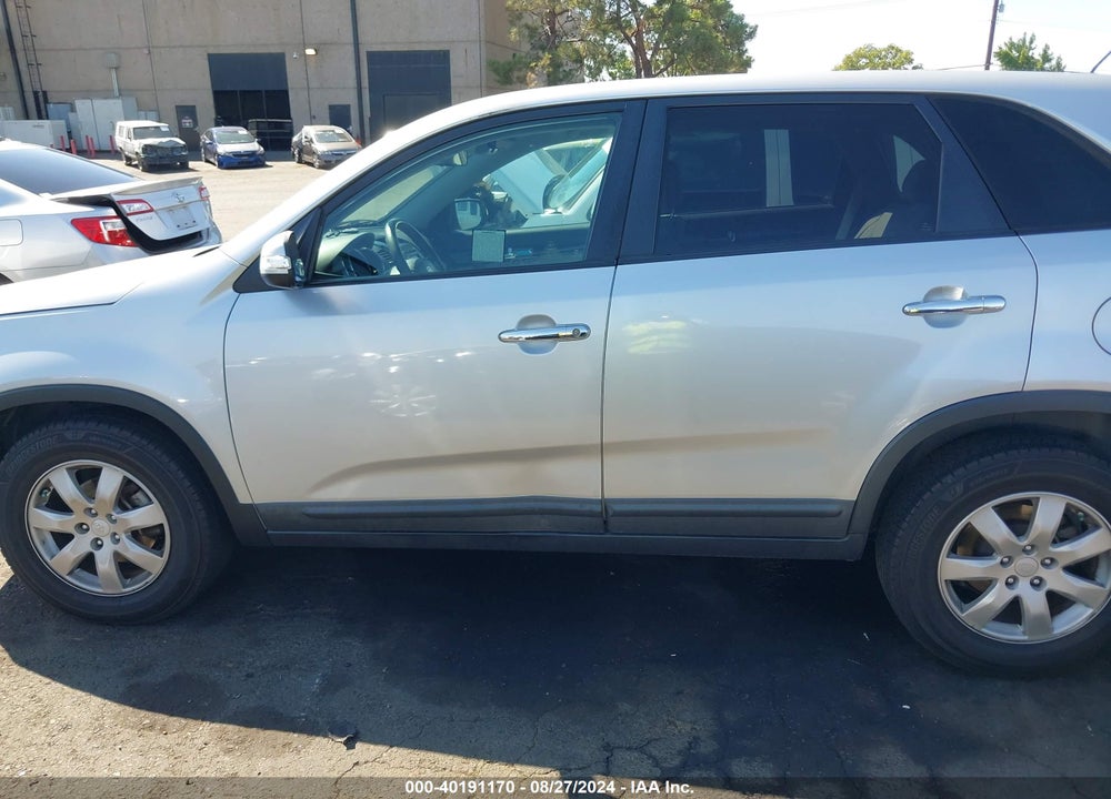 2011 KIA SORENTO LX VIN: 5XYKT3A12BG006906