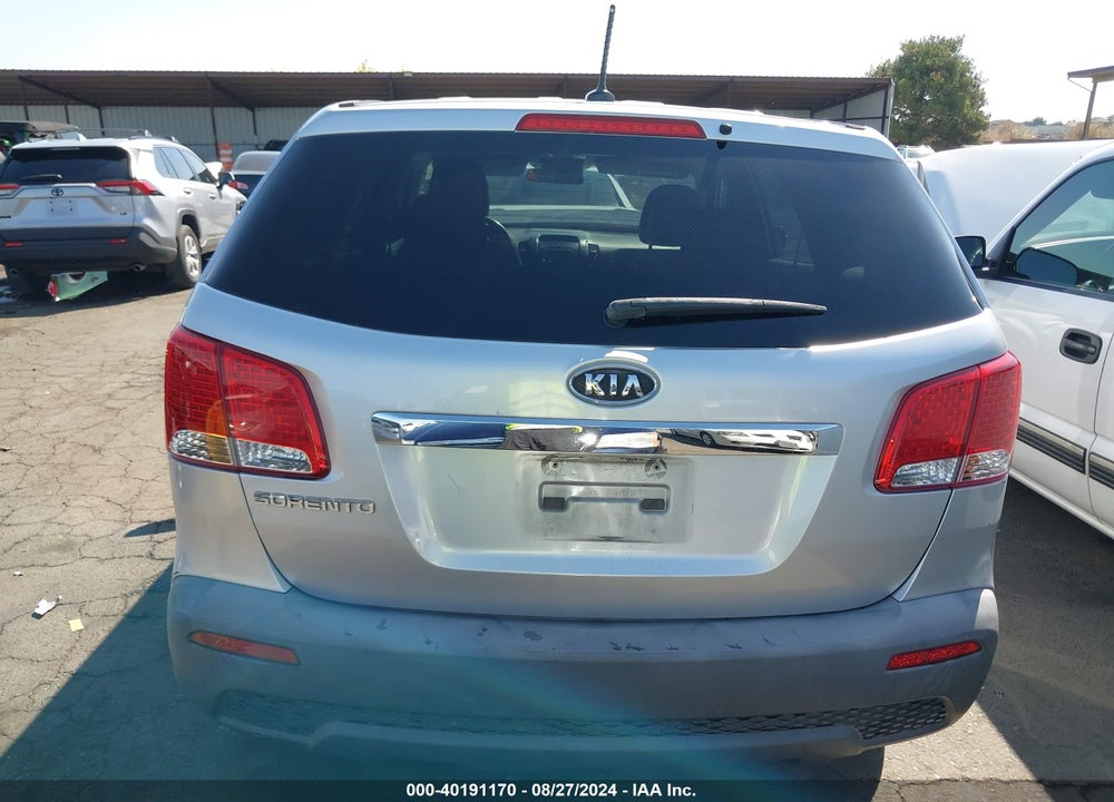 2011 KIA SORENTO LX VIN: 5XYKT3A12BG006906