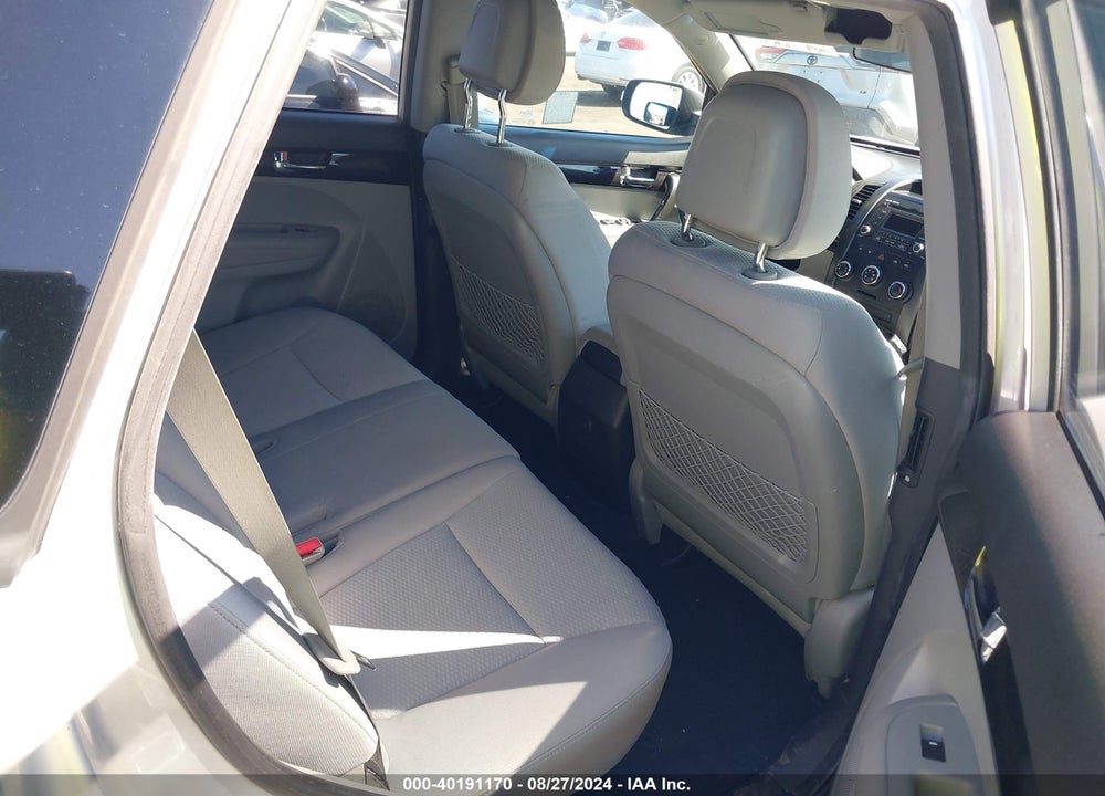 2011 KIA SORENTO LX VIN: 5XYKT3A12BG006906
